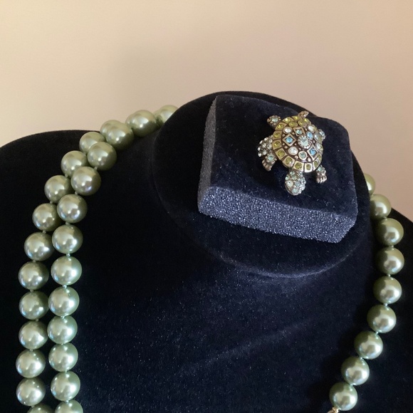 Heidi Daus Simply Irresistible Crystal Turtle Necklace & Matching Ring Pistachio - Picture 4 of 14